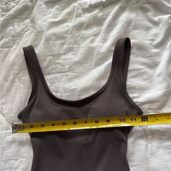 Grey Twist-Front Flared Jumpsuit – XS (75% Nylon, 25% Spandex) - Picture 11 of 16